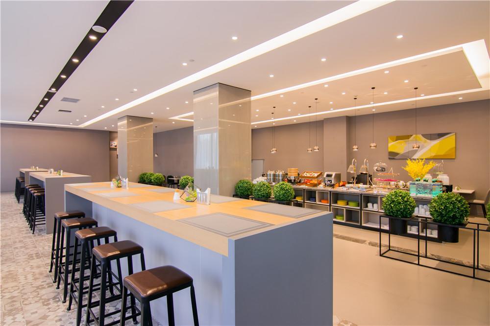Business Trip Gold North Bund Dalian Road Metro Station Hotel 3*